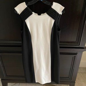 Chetta B white and black sleeveless dress